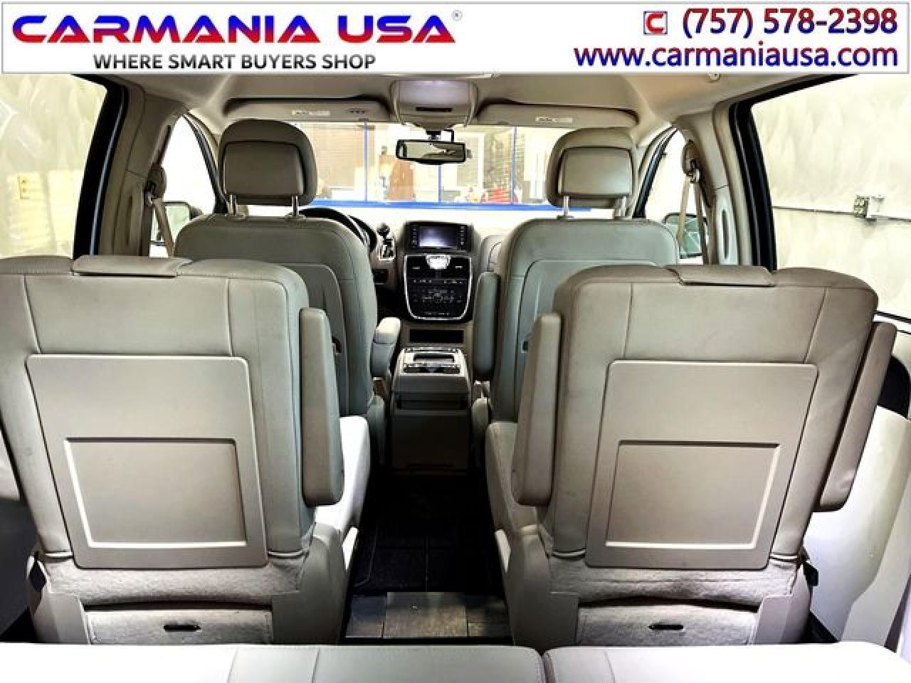 CHRYSLER TOWN & COUNTRY 2016 — 20