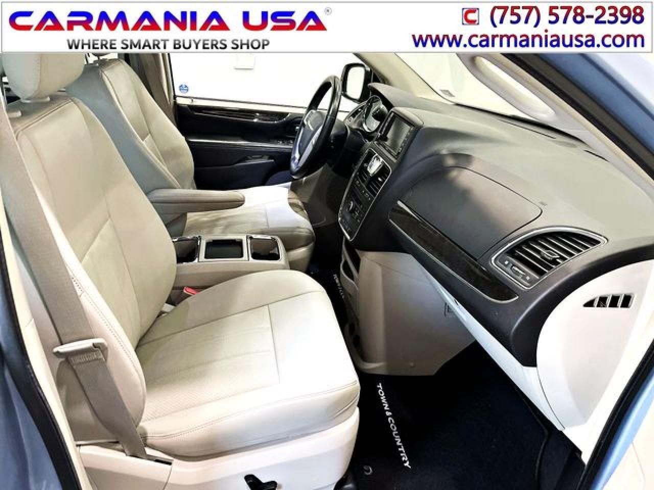 CHRYSLER TOWN & COUNTRY 2016 — 15