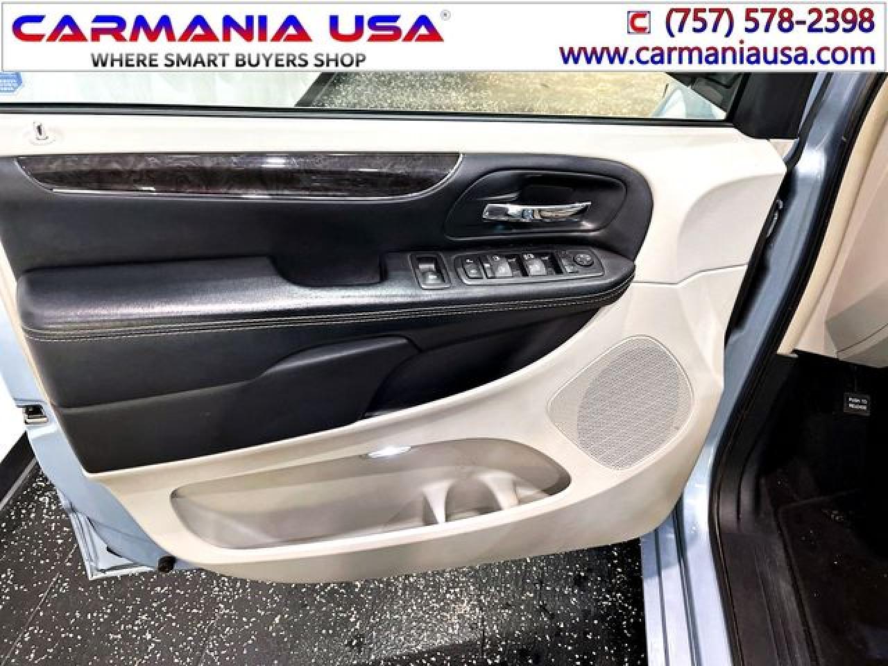 CHRYSLER TOWN & COUNTRY 2016 — 23