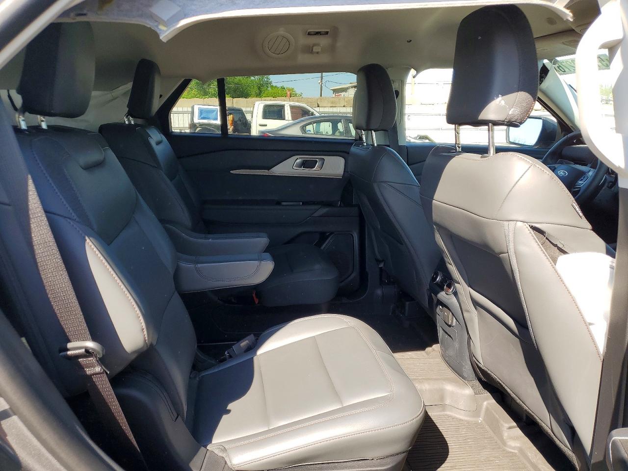 FORD EXPLORER 2025 — 12
