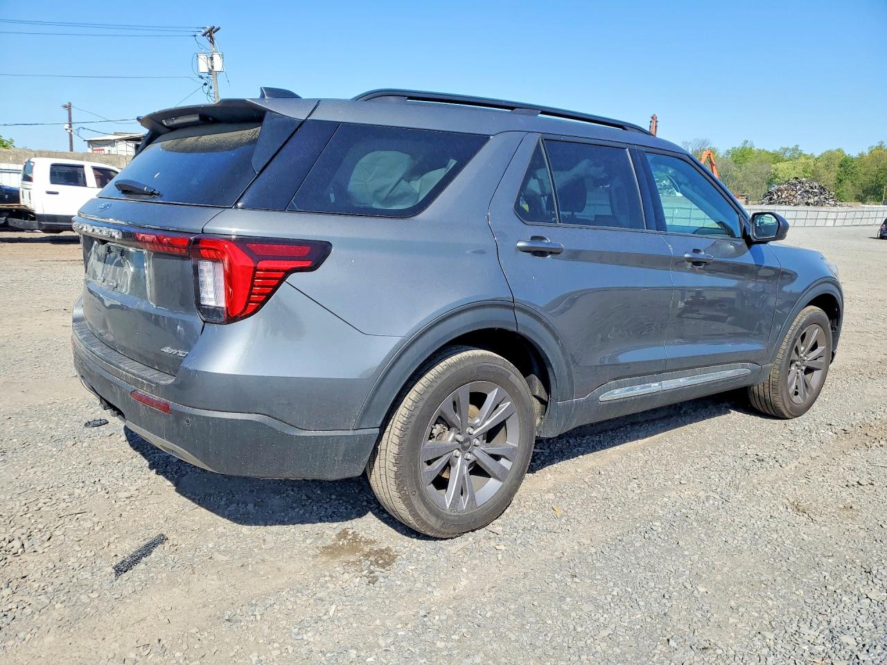 FORD EXPLORER 2025 — 4