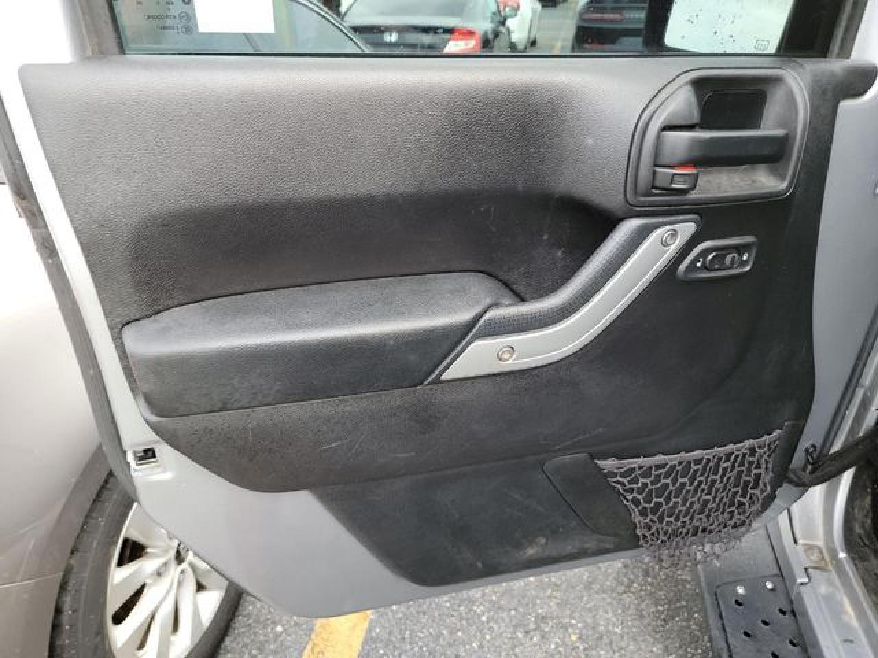 JEEP WRANGLER 2015 — 28