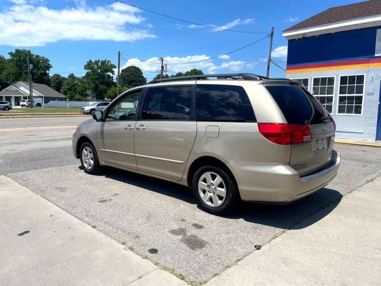 2004 TOYOTA SIENNA CE