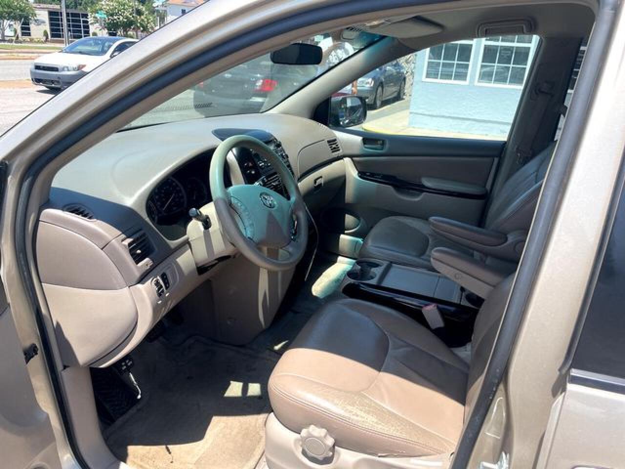 2004 TOYOTA SIENNA CE