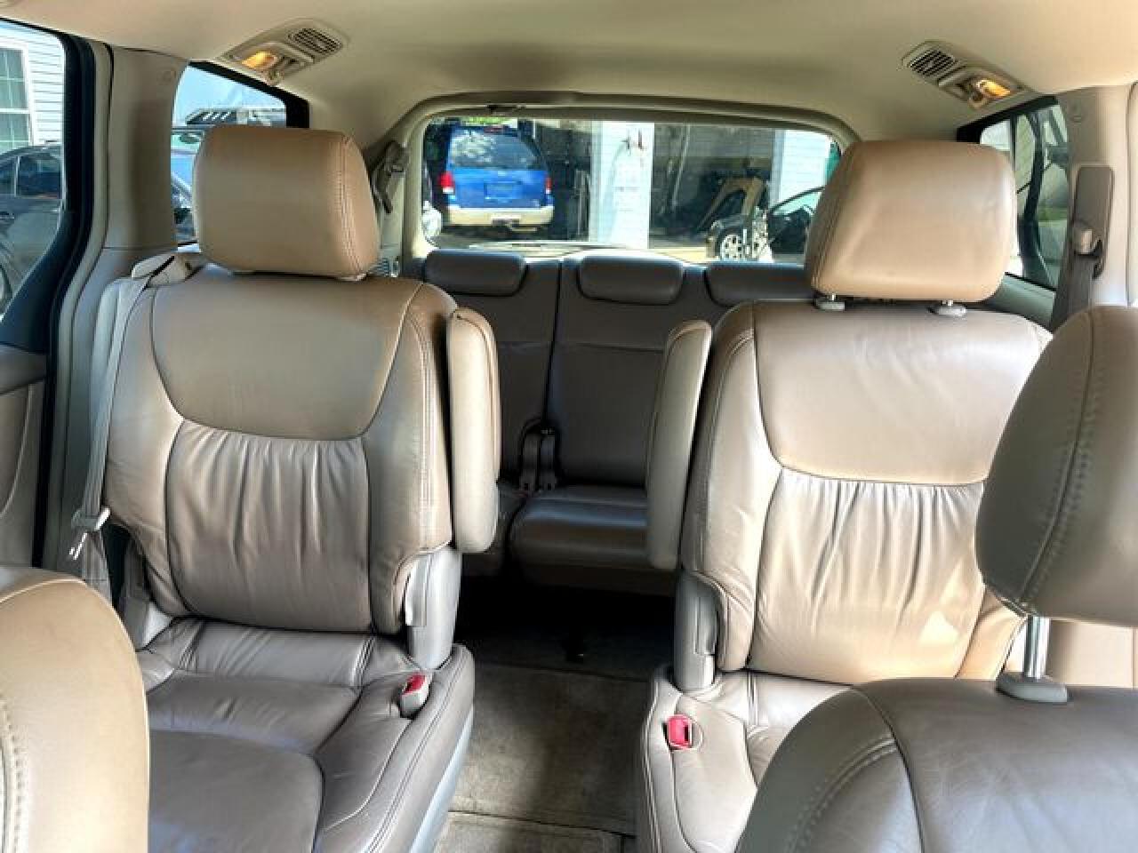TOYOTA SIENNA 2004 — 7