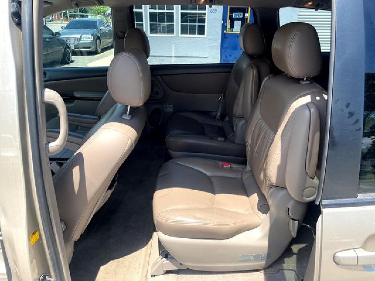 TOYOTA SIENNA 2004 — 6