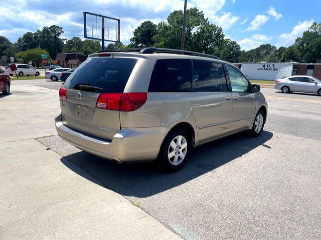 TOYOTA SIENNA 2004 — 3