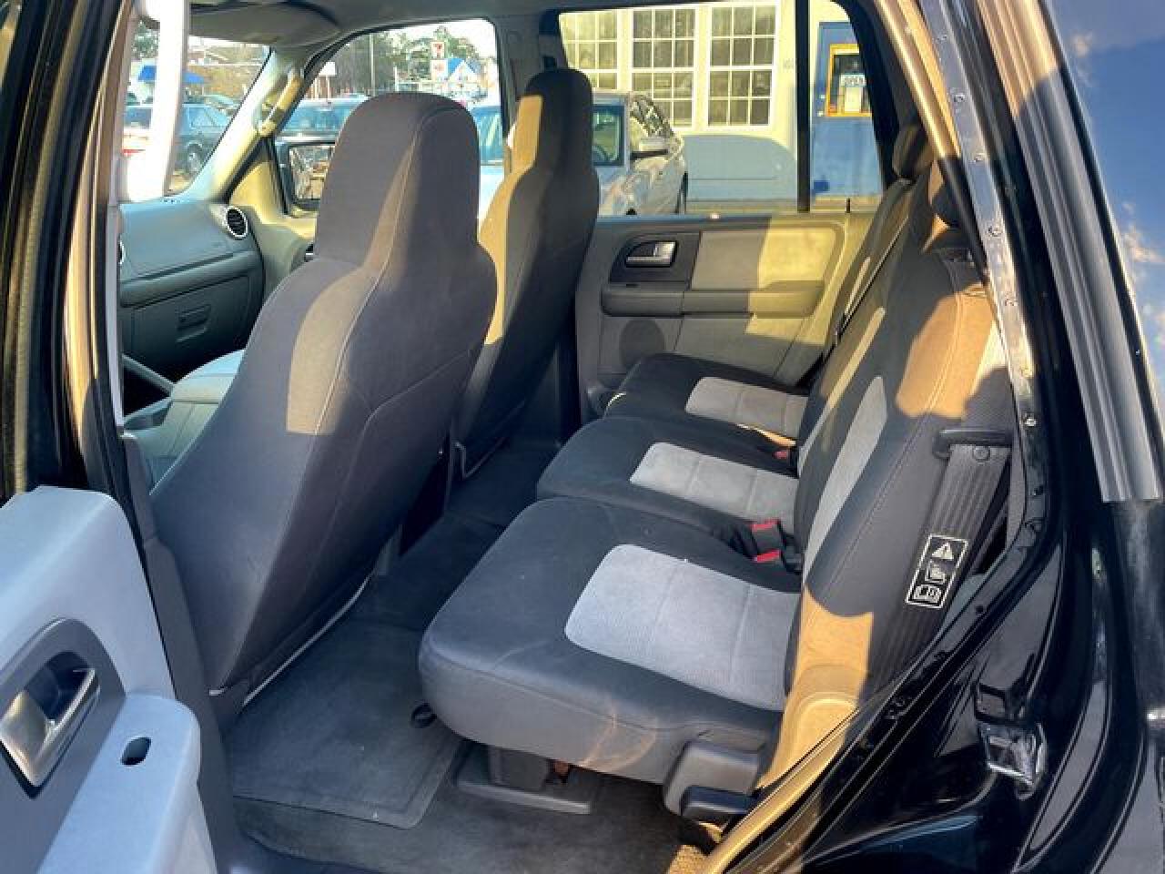 FORD EXPEDITION 2004 — 7