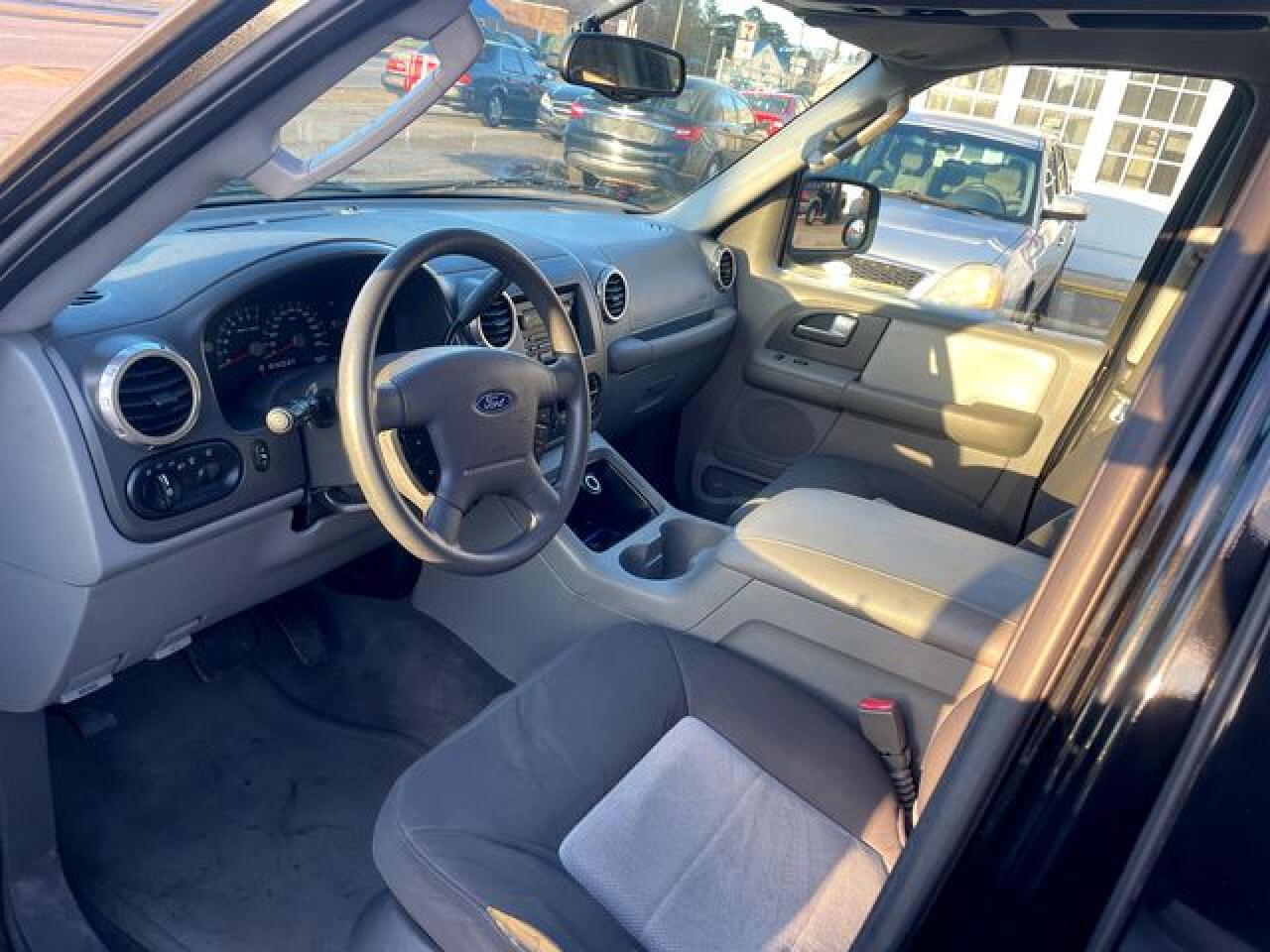 FORD EXPEDITION 2004 — 6