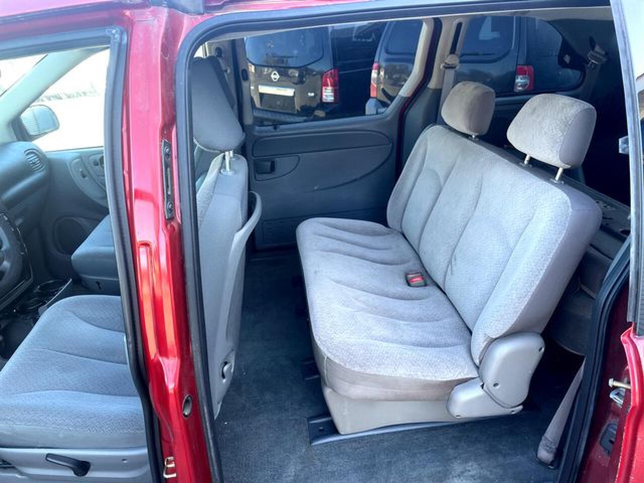 CHRYSLER TOWN & COUNTRY 2006 — 6