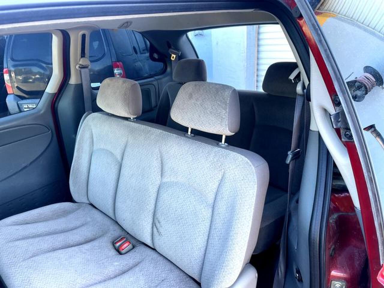 CHRYSLER TOWN & COUNTRY 2006 — 7