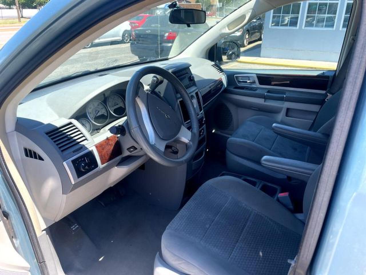 2010 CHRYSLER TOWN & COUNTRY TOURING
