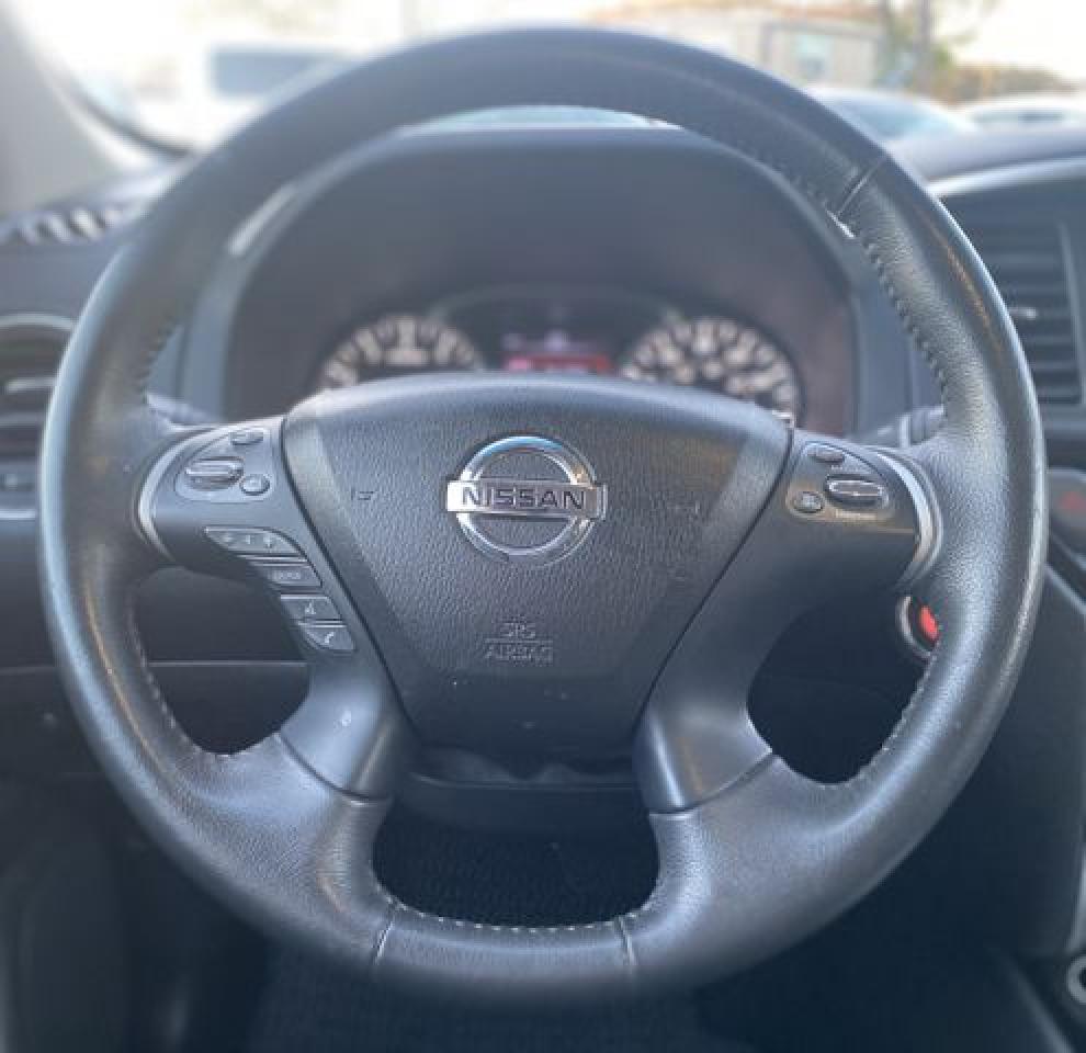 NISSAN PATHFINDER 2017 — 17