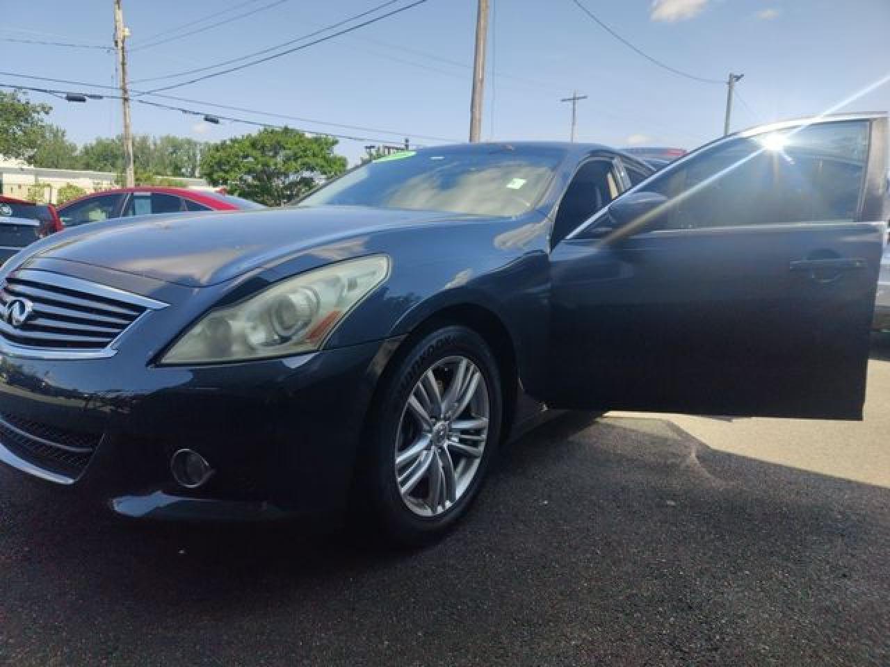 INFINITI G37 2011 — 2