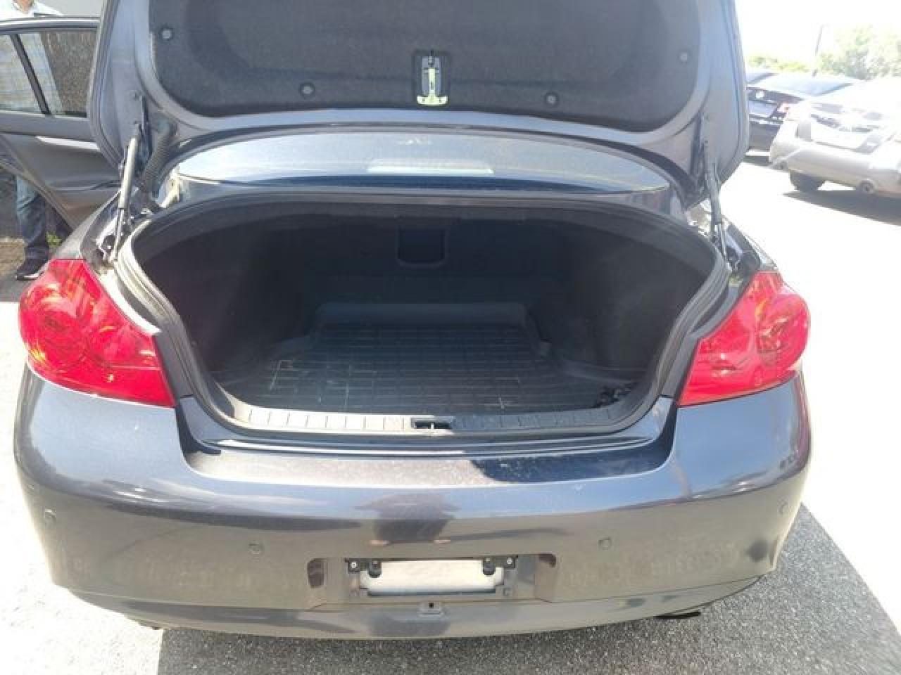 INFINITI G37 2011 — 4