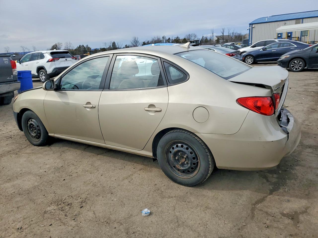 HYUNDAI ELANTRA 2010 — 3