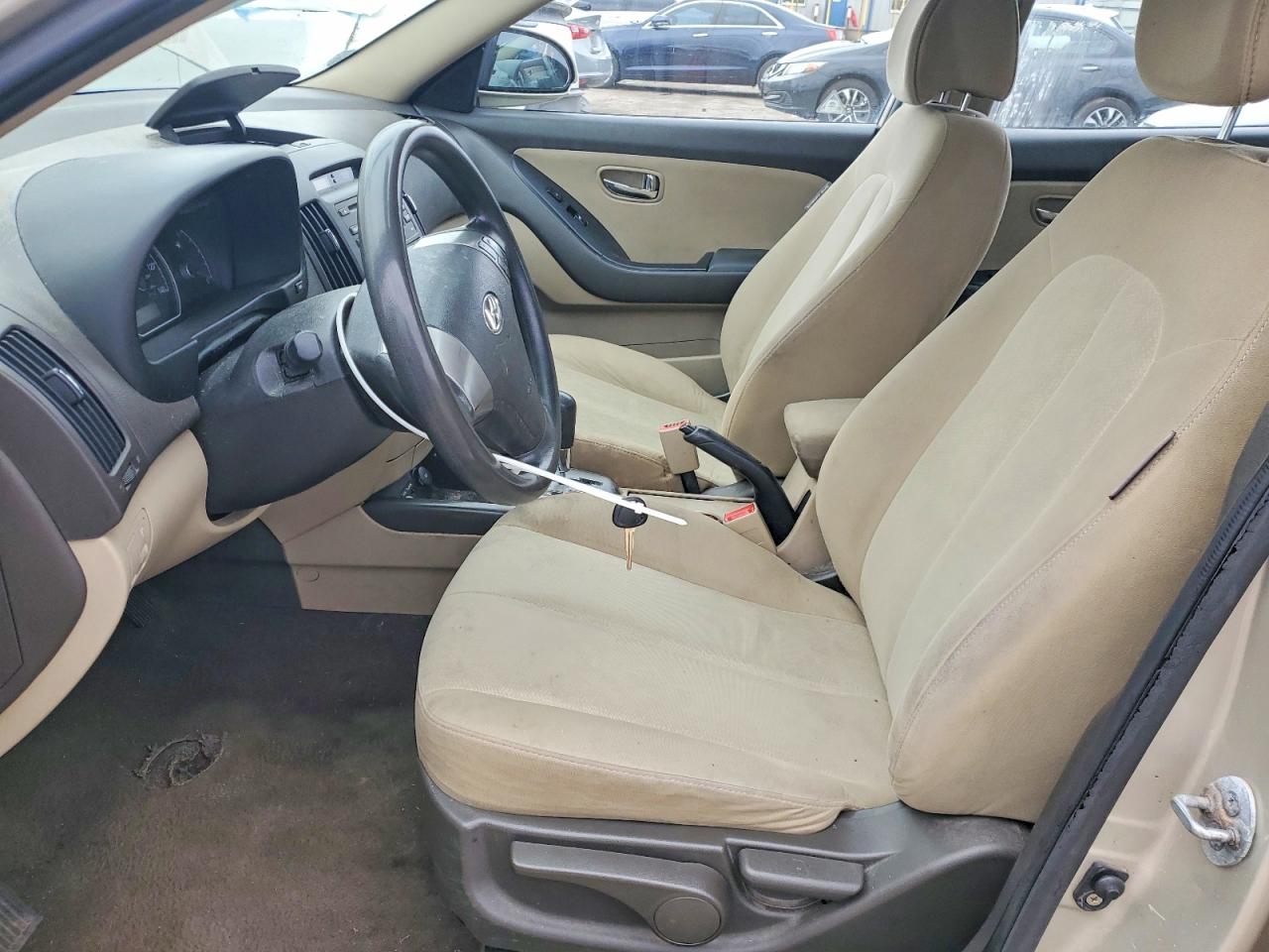 HYUNDAI ELANTRA 2010 — 8