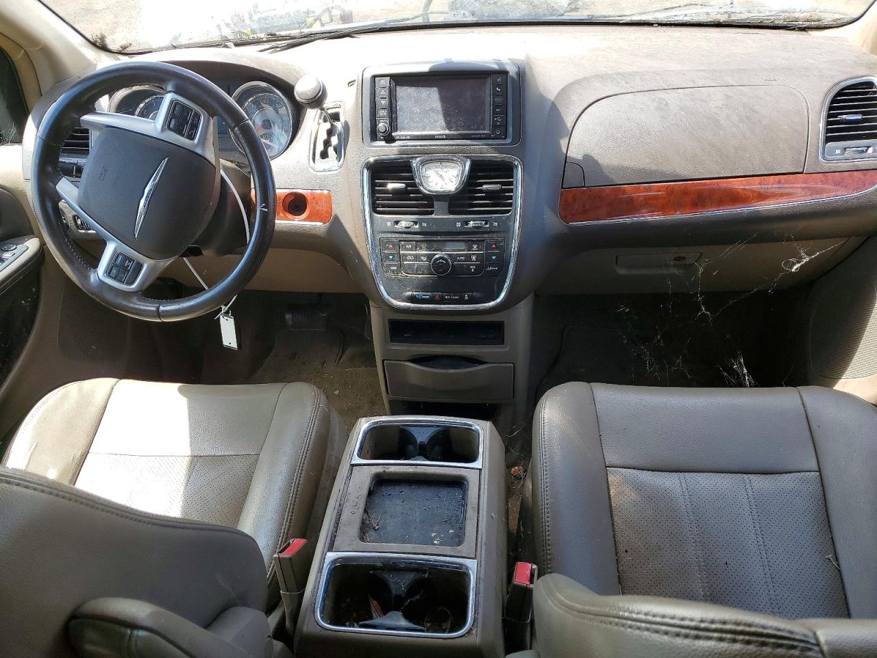 CHRYSLER TOWN & COUNTRY 2012 — 9