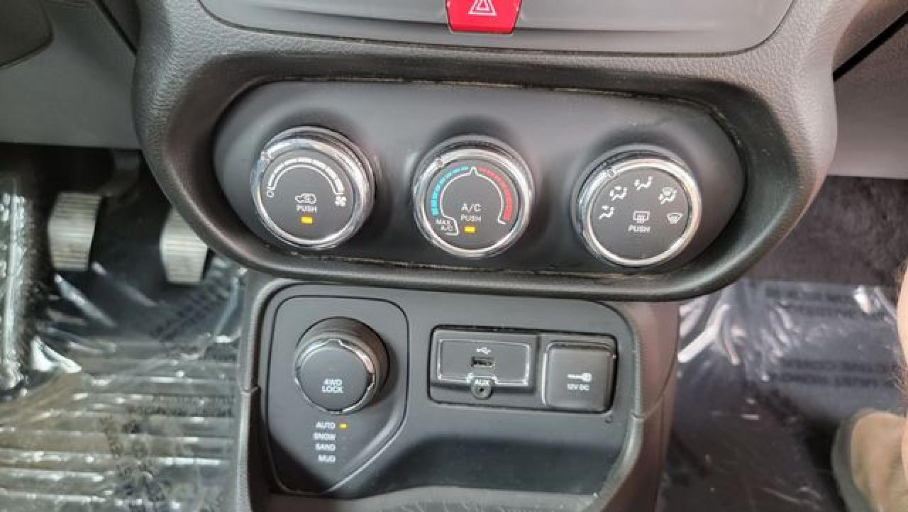 JEEP RENEGADE 2017 — 21