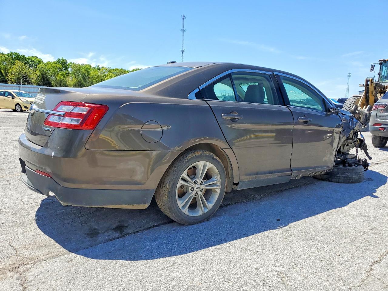 FORD TAURUS 2015 — 4