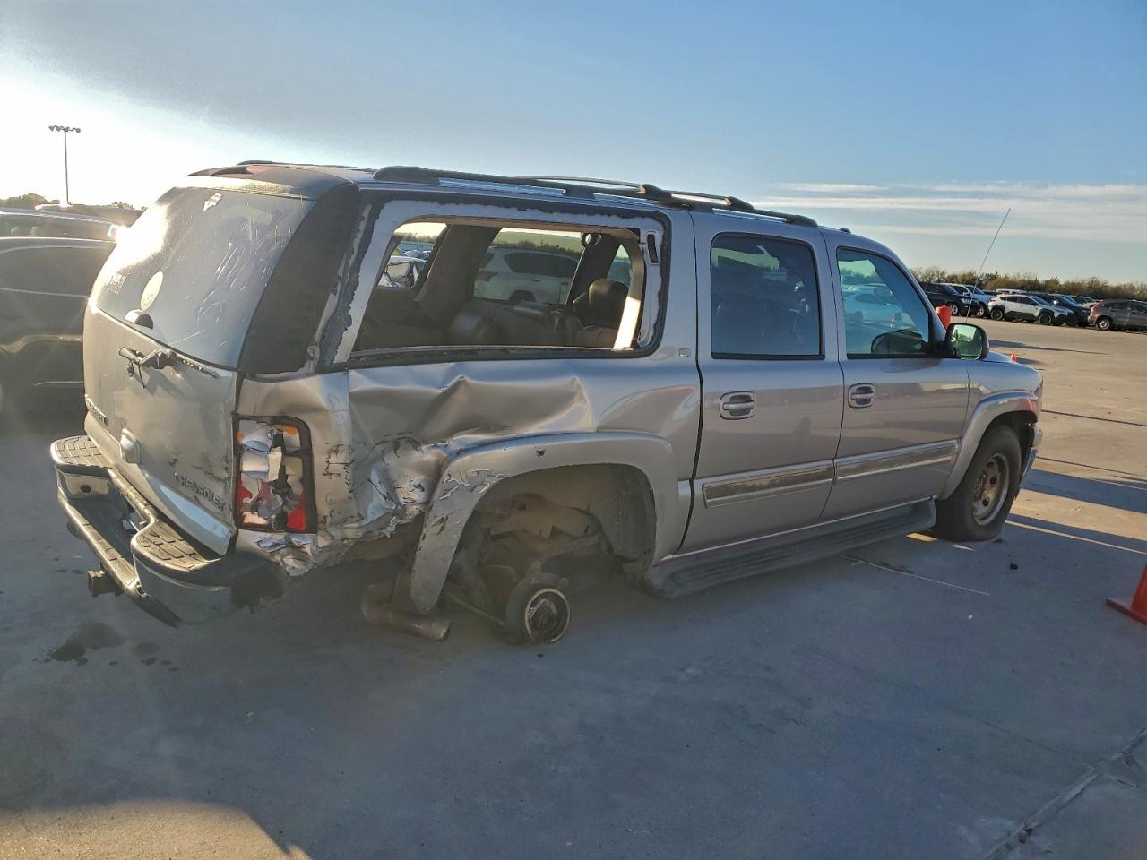 CHEVROLET SUBURBAN 2005 — 4