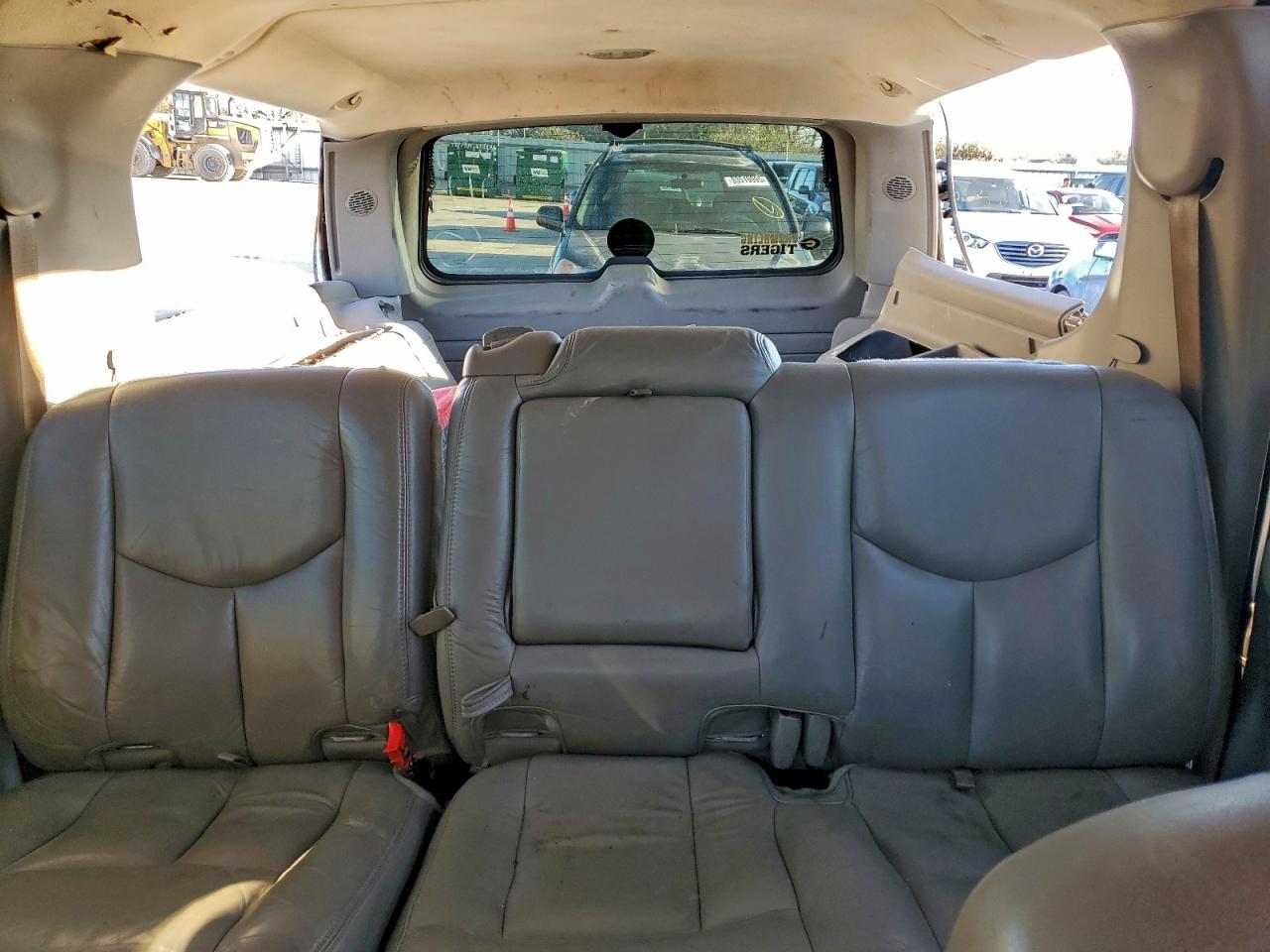CHEVROLET SUBURBAN 2005 — 11