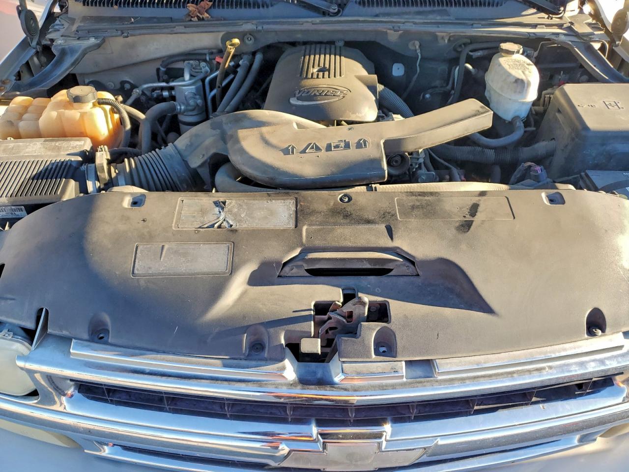 CHEVROLET SUBURBAN 2005 — 13