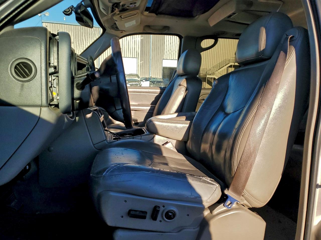 CHEVROLET SUBURBAN 2005 — 8