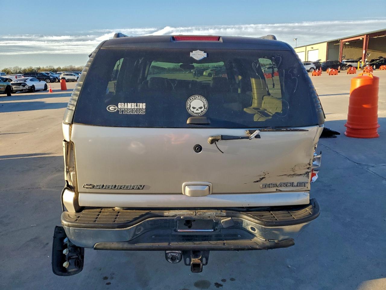 CHEVROLET SUBURBAN 2005 — 7