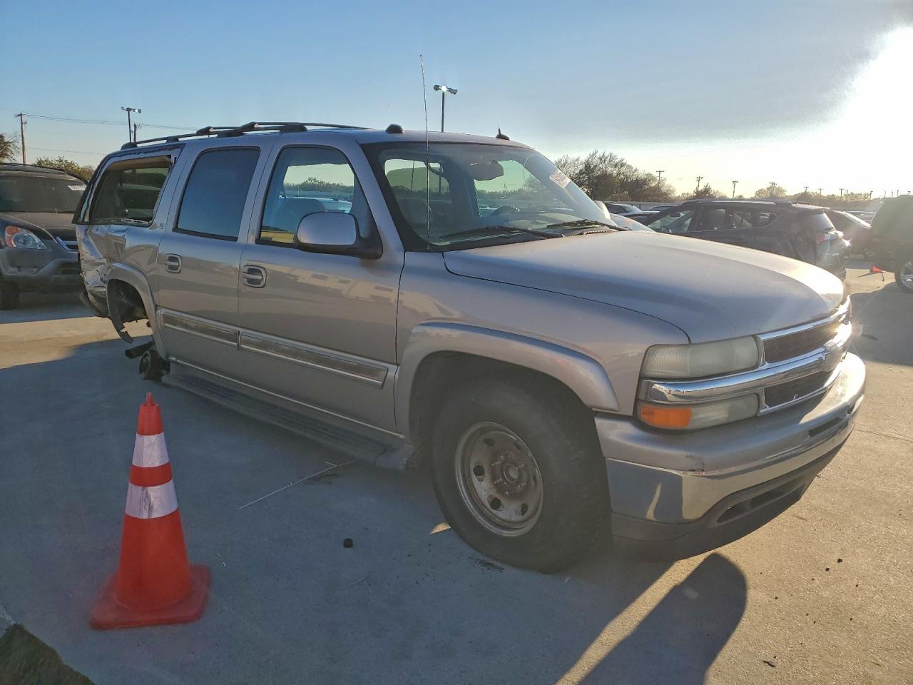 CHEVROLET SUBURBAN 2005 — 5