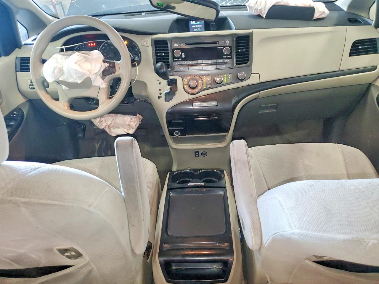 TOYOTA SIENNA 2011 — 9