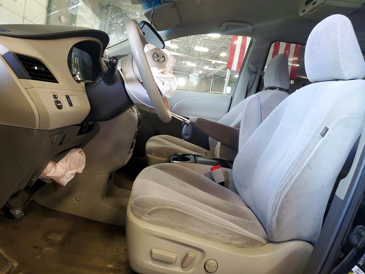 TOYOTA SIENNA 2011 — 8