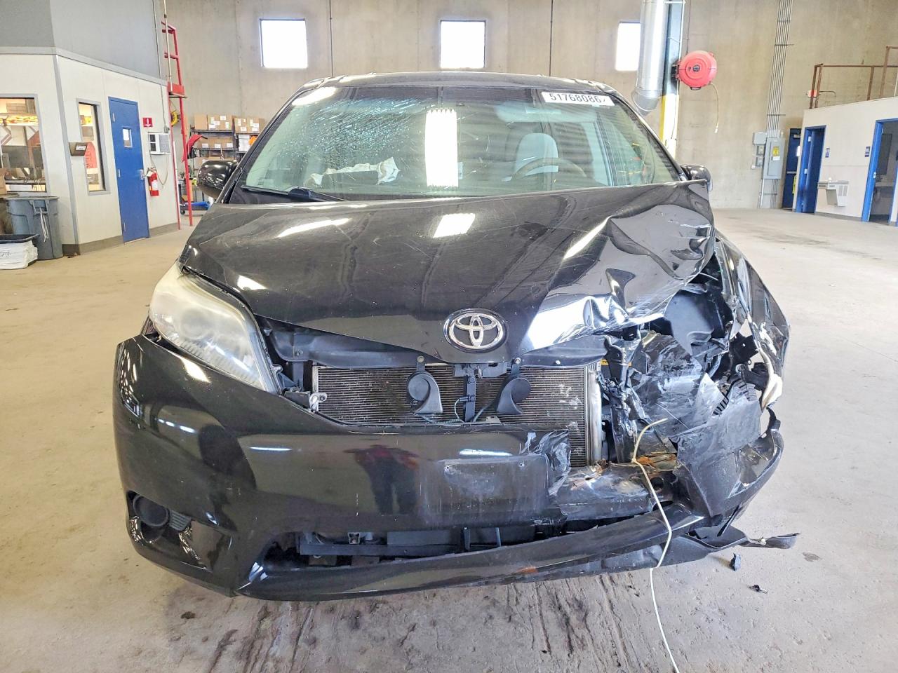 TOYOTA SIENNA 2011 — 6