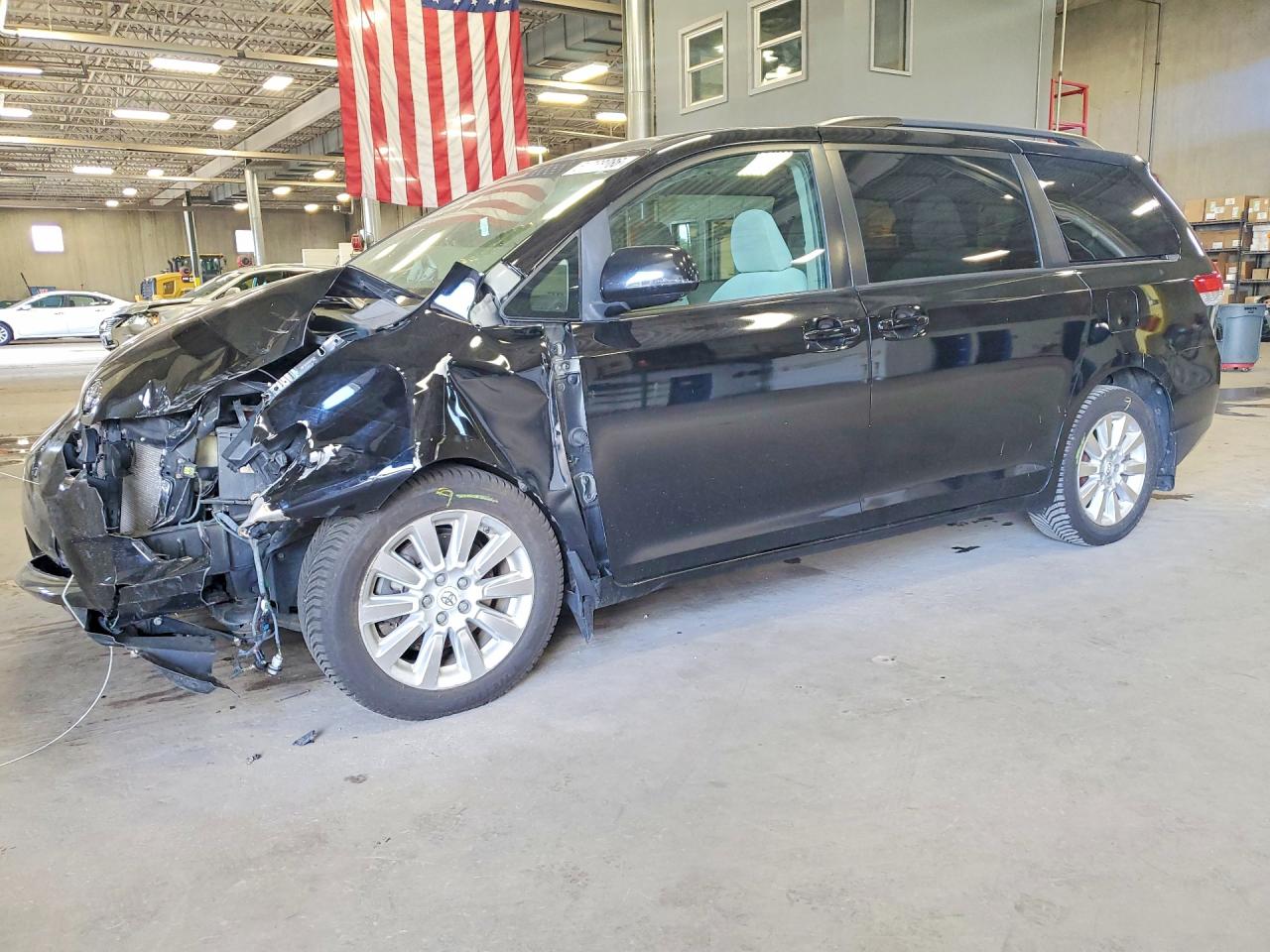 TOYOTA SIENNA 2011 — 2