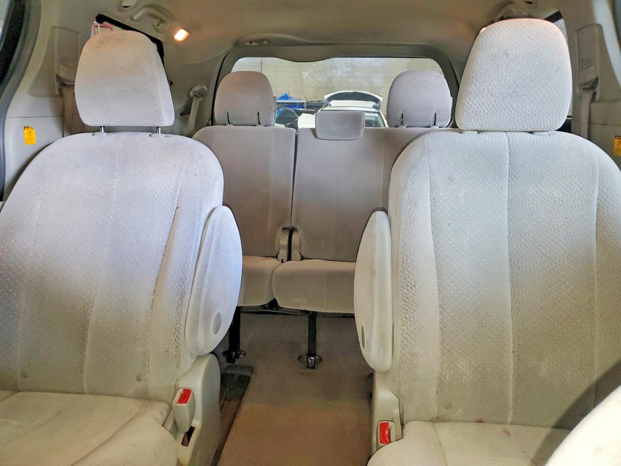 TOYOTA SIENNA 2011 — 11