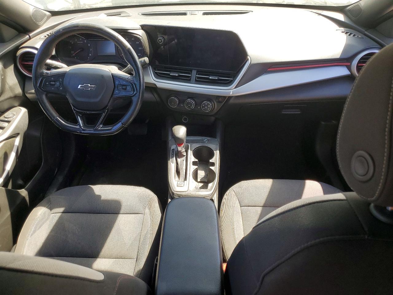 CHEVROLET TRAX 2024 — 9