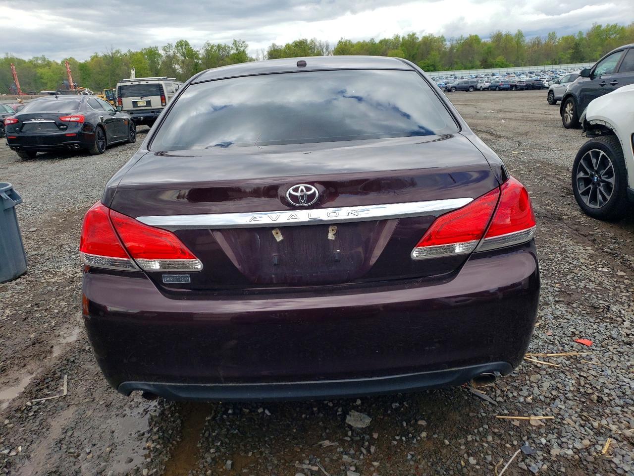 TOYOTA AVALON 2011 — 7