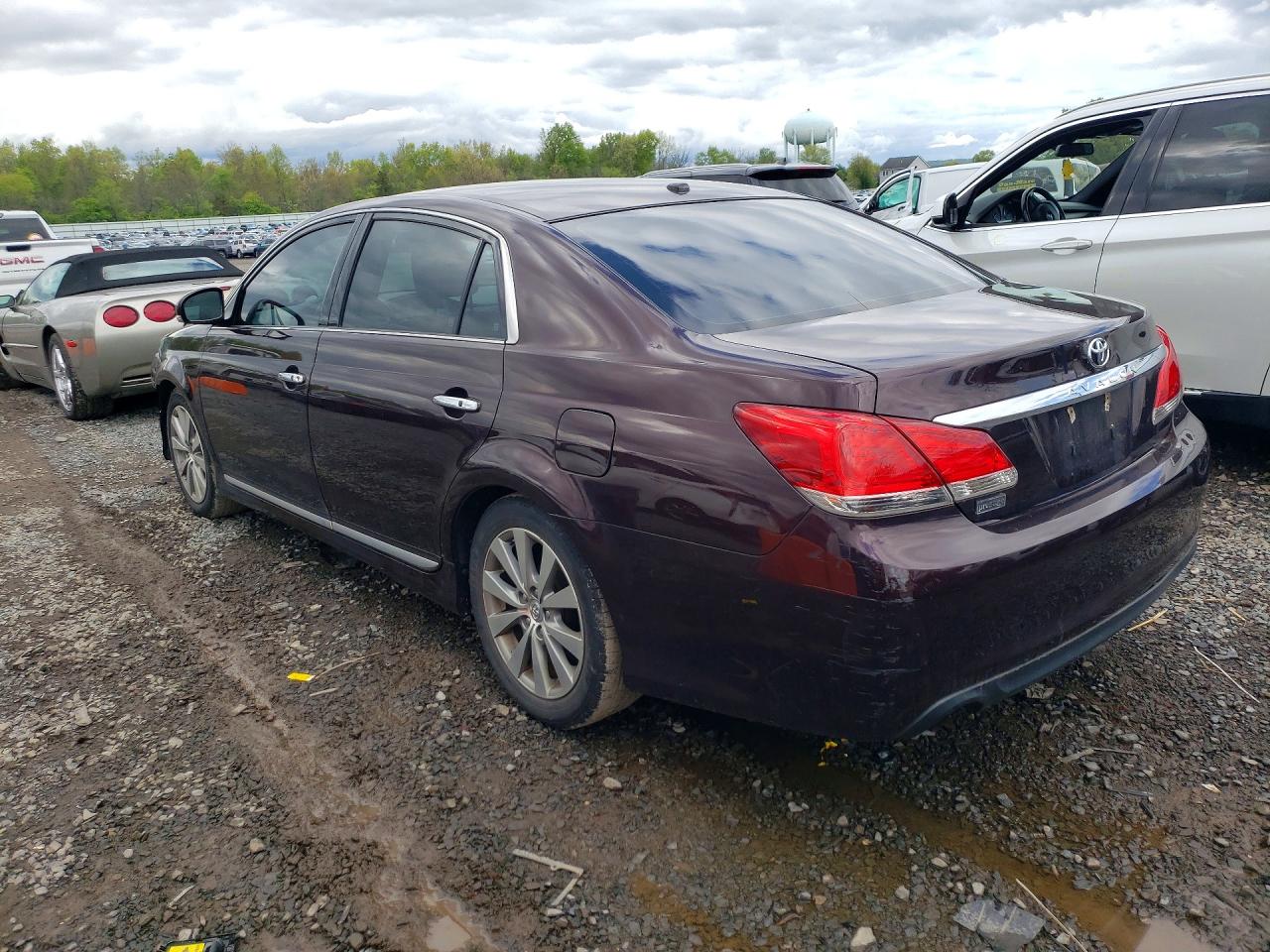 TOYOTA AVALON 2011 — 3