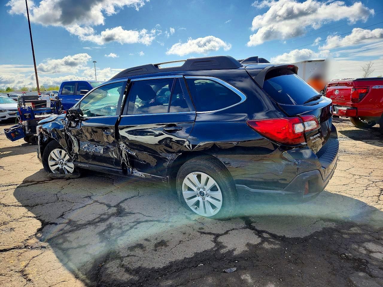 SUBARU OUTBACK 2019 — 3
