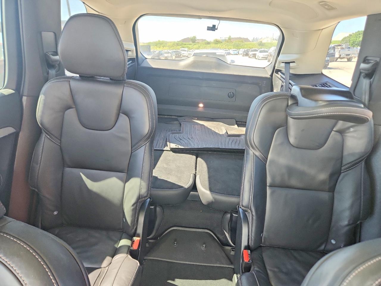 VOLVO XC90 2025 — 11