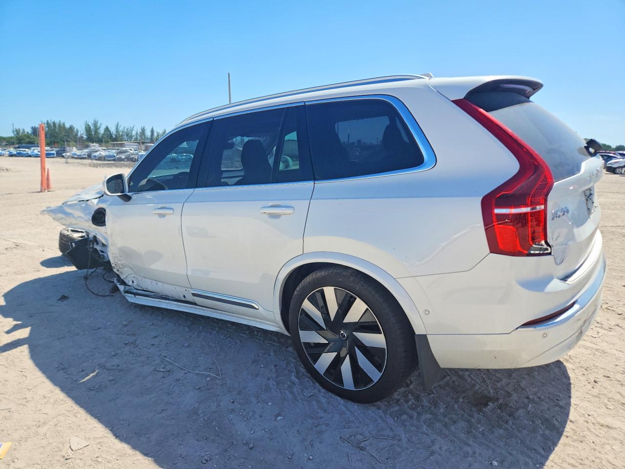 VOLVO XC90 2025 — 3