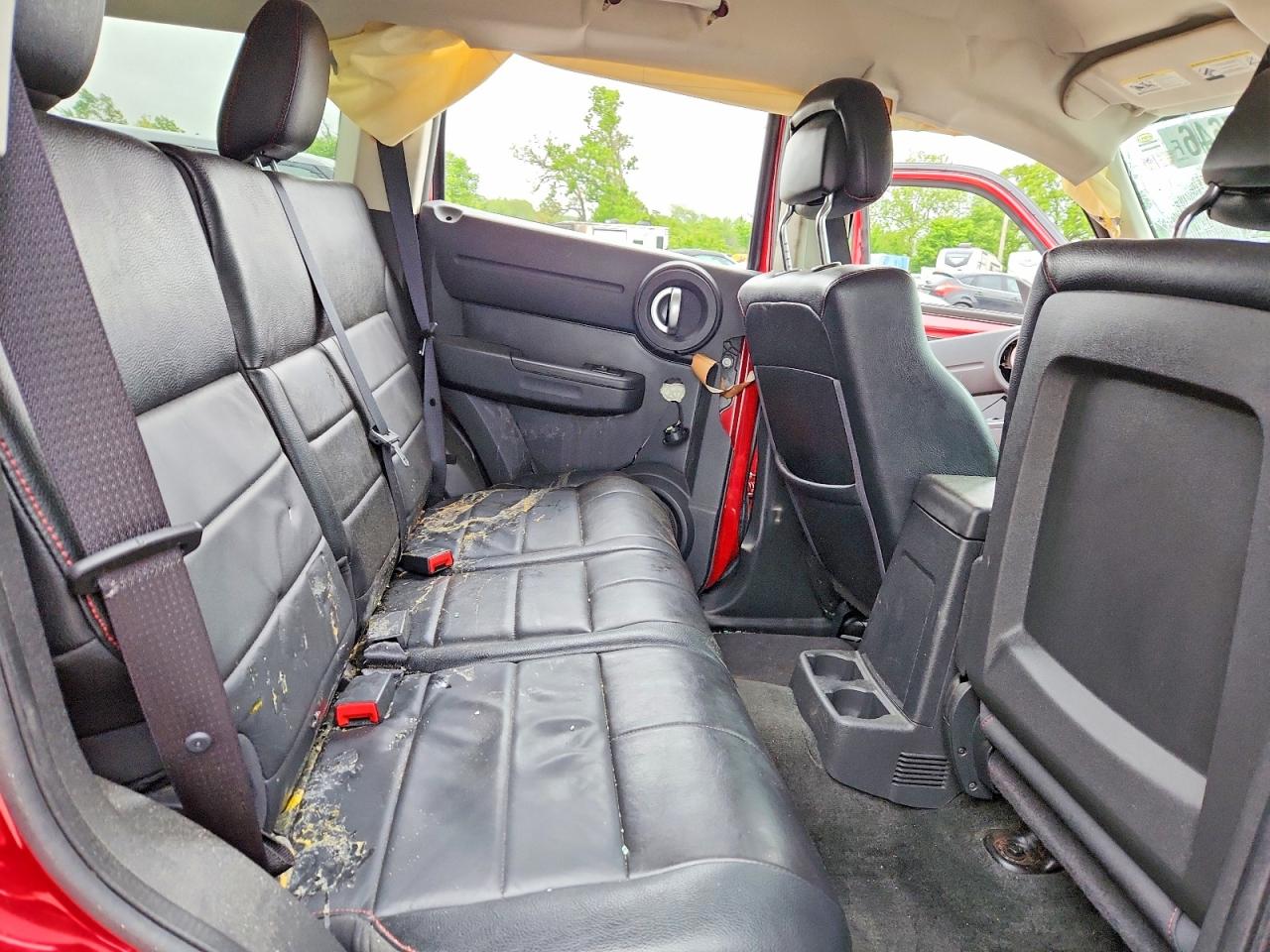 DODGE NITRO 2011 — 12