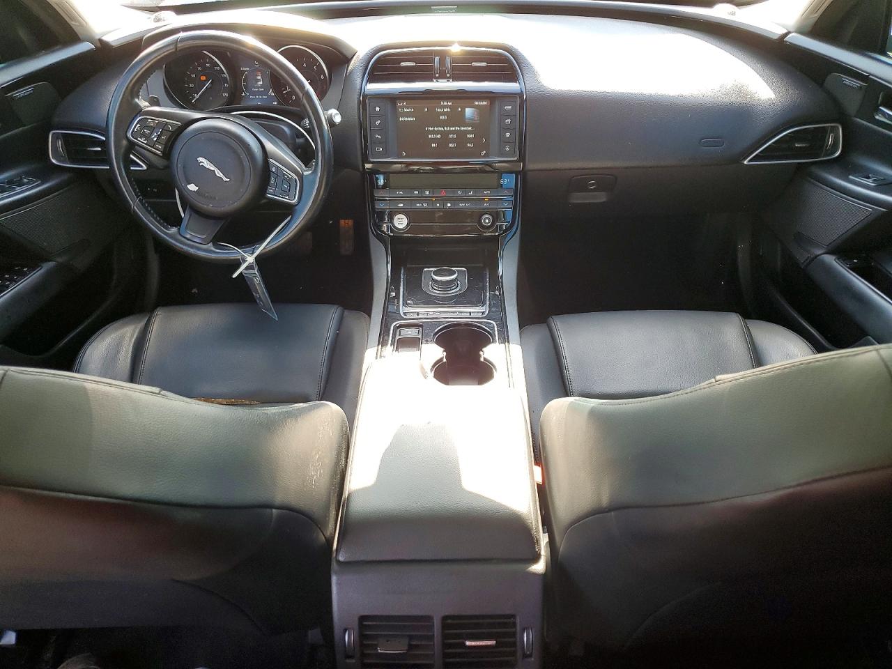 JAGUAR XE 2017 — 9