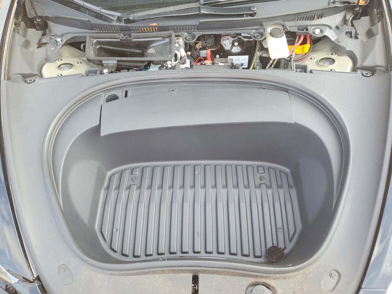 TESLA MODEL 3 2024 — 12