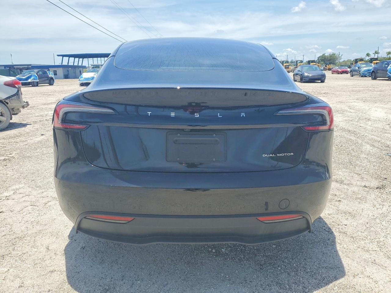TESLA MODEL 3 2024 — 7