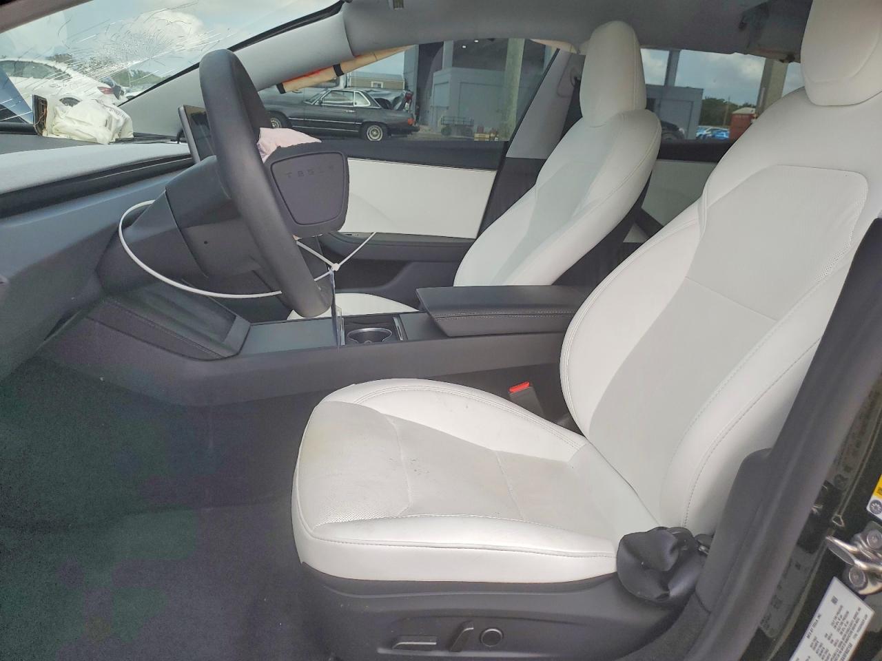 TESLA MODEL 3 2024 — 8