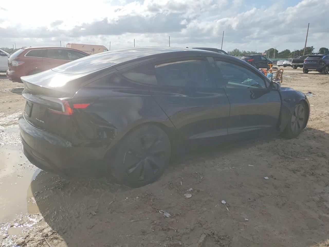 TESLA MODEL 3 2024 — 4