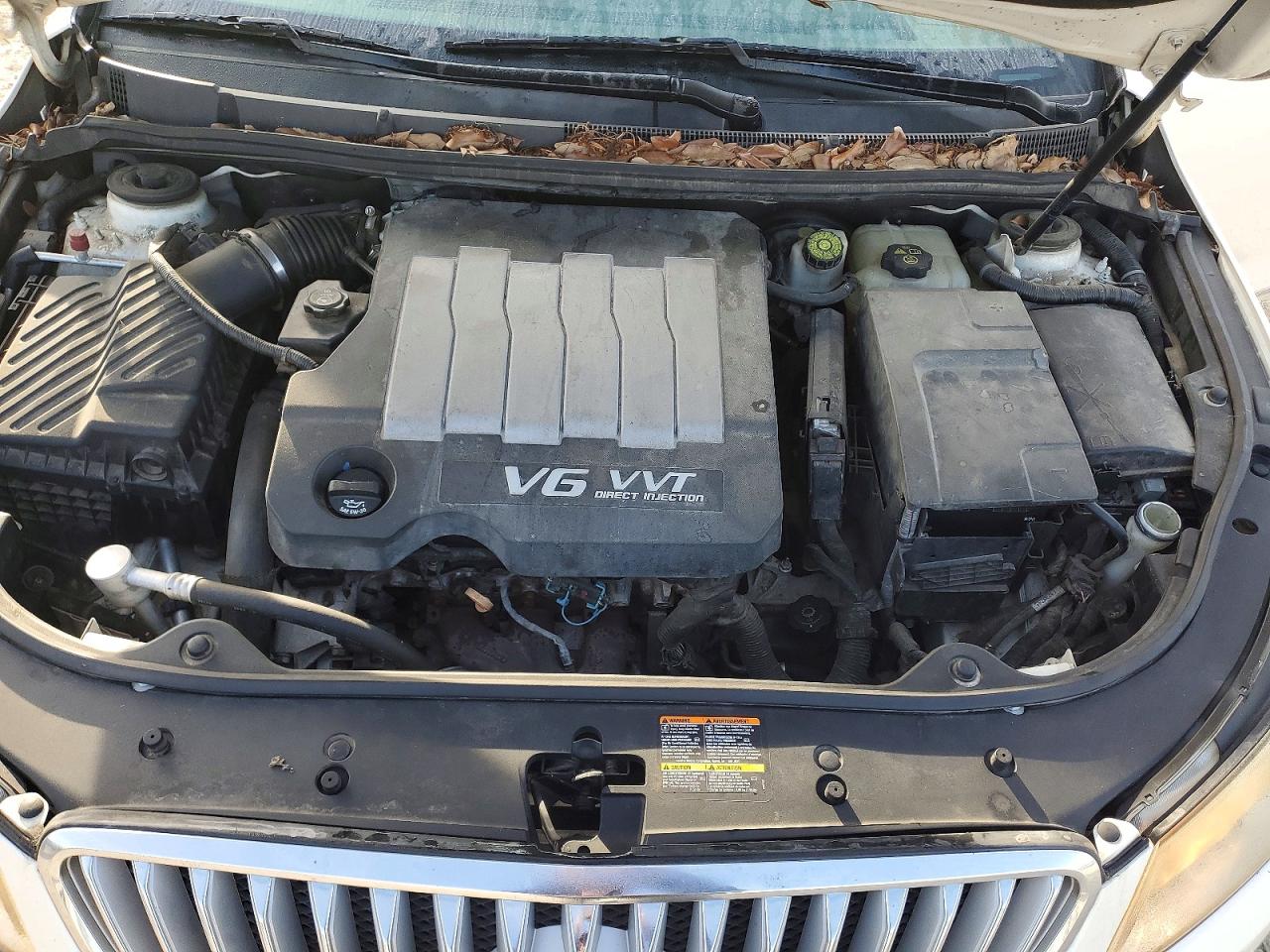 BUICK LACROSSE 2010 — 12