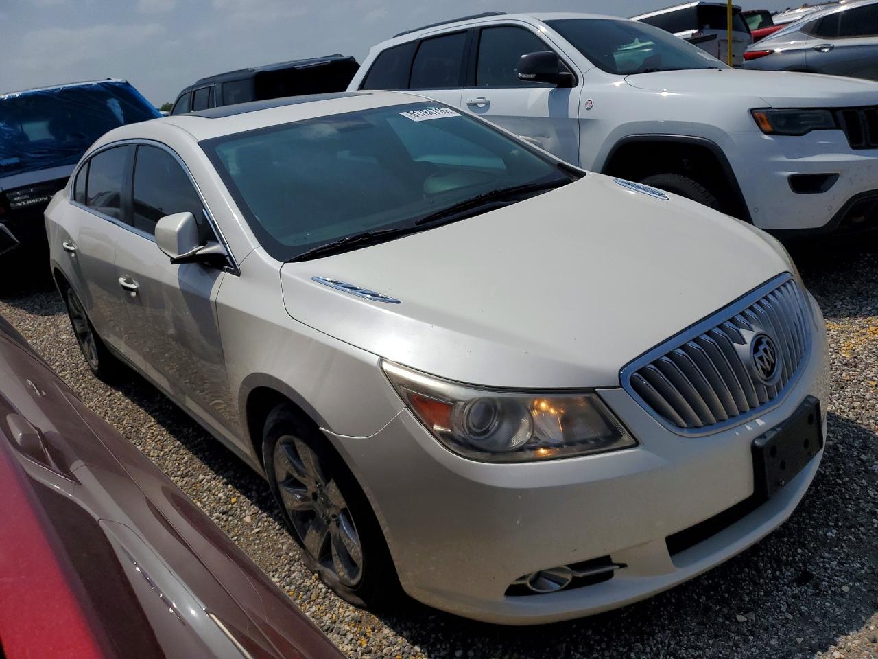 BUICK LACROSSE 2010 — 5