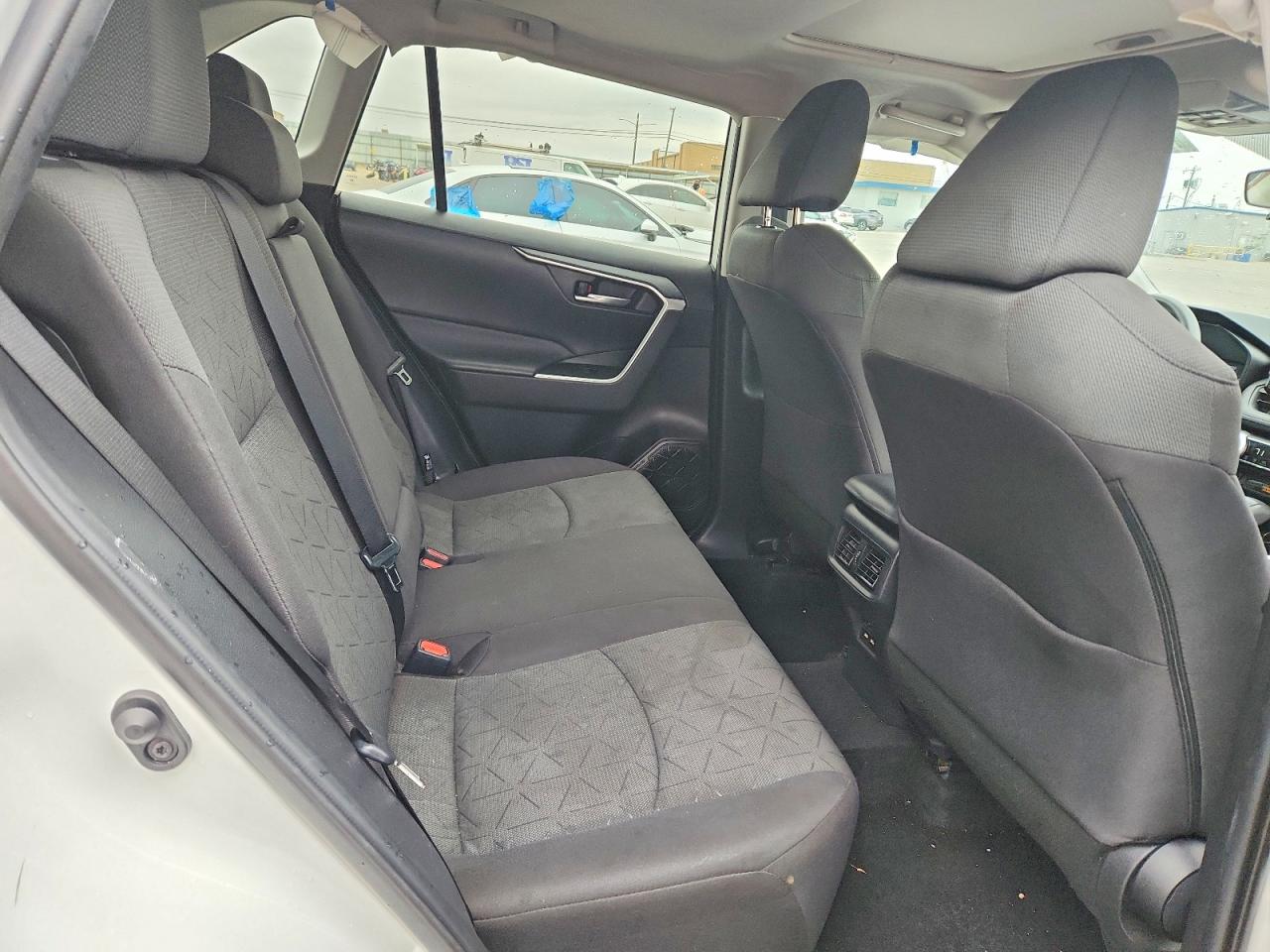 TOYOTA RAV4 2021 — 12